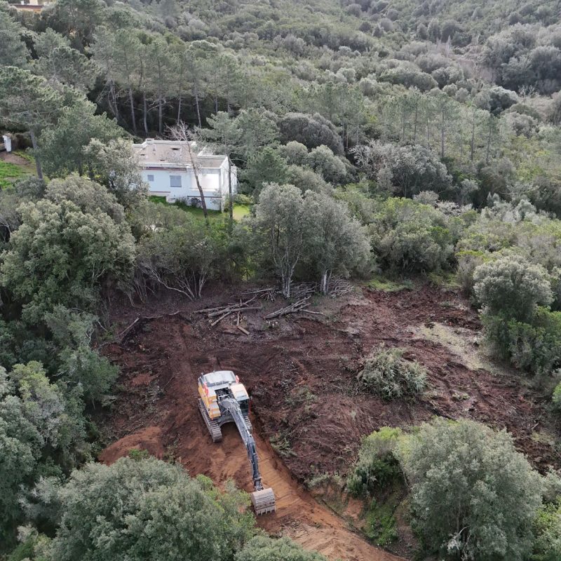 TRAVAUX DE TERRASSEMENT - ENROCHEMENT - DÉMOLITION - VRD - AJACCIO